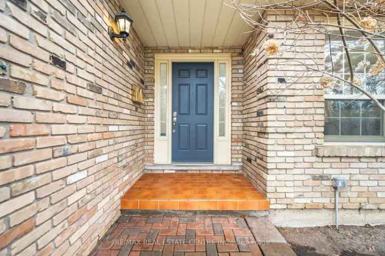 House For Sale in Hamilton, Ontario