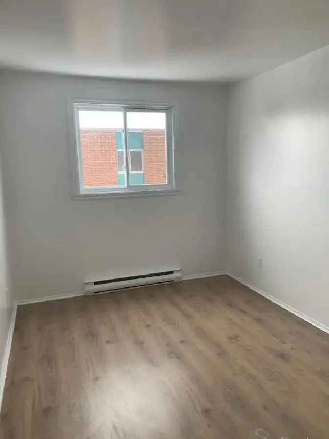 Longueuil, 4 1/2 $1400 Balcony. 2950 Rue Mazenod