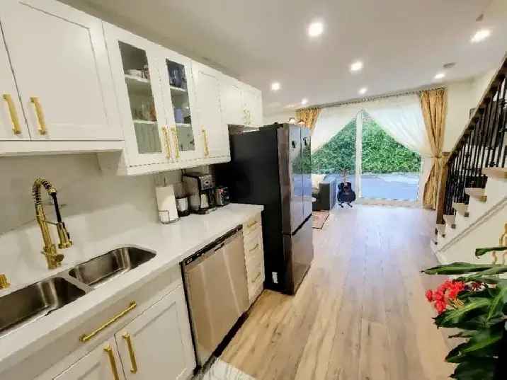 BRIGHT✨ FURNISHED✨ 2 BEDROOM UNIT✨WATERFRONT✨EAST GWILLIMBURY