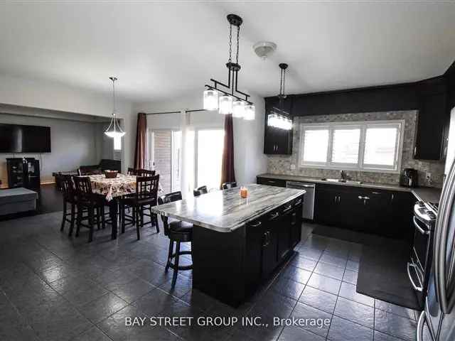 4 1 Bedroom 35 Bath Home in Welland Large Lot Double Garage