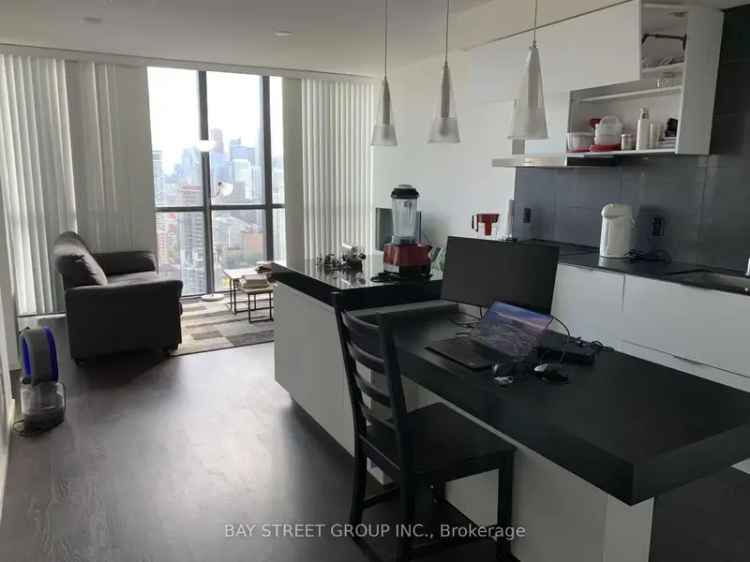 Rent 1 Bedroom Den Unit in Yonge Bloor Neighbourhood with City View