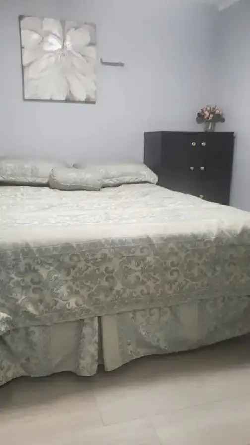 Room for Rent Keele Eglinton with Private Washroom