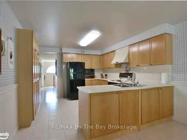 3-Bedroom 2-Bathroom Home with Golf Course Access