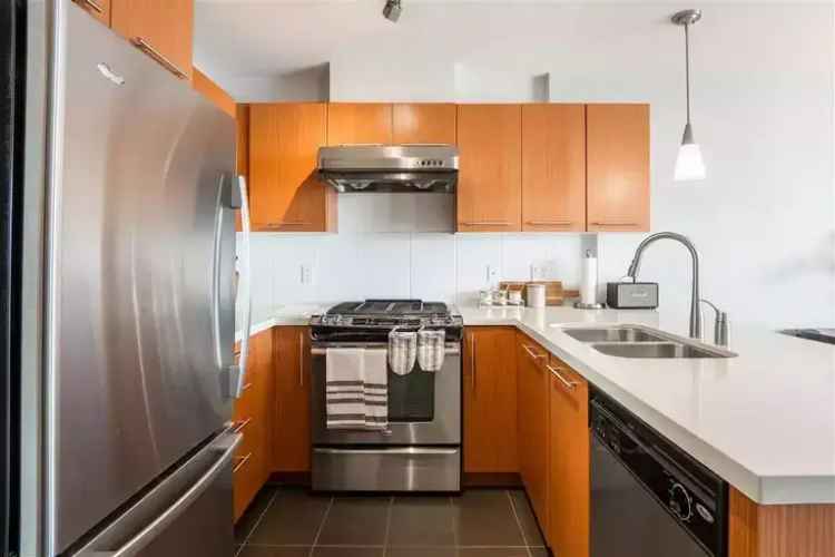 1 Bed + Den Condo - Gourmet Kitchen, Soaking Tub, Private Balcony