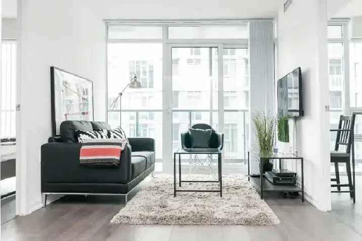 2 BEDROOM   2 FULL BATHROOM QUEEN WEST CONDO