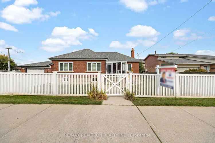 House For Sale in Pickering, Ontario