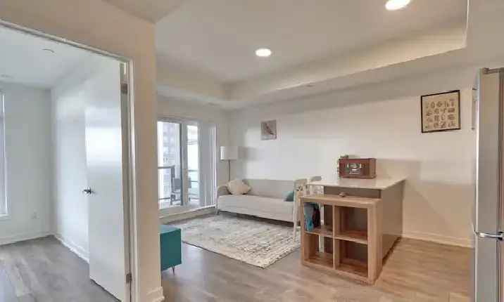 Bright Modern Top Floor Unit 1 1 Den Near LRT