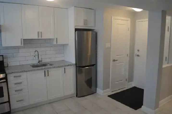 Steps to Parliament Hill - 1 bedroom apartment