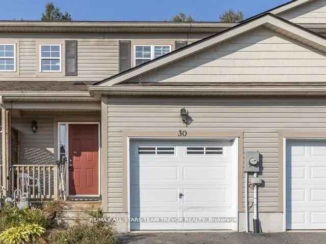 3 Bedroom Townhouse Recently Painted Near Shopping