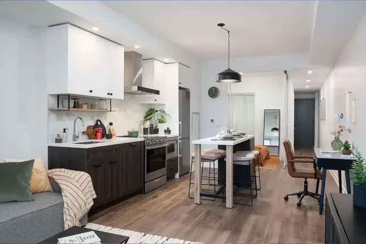 Apartment For Rent in 555, College Street, Toronto, Ontario