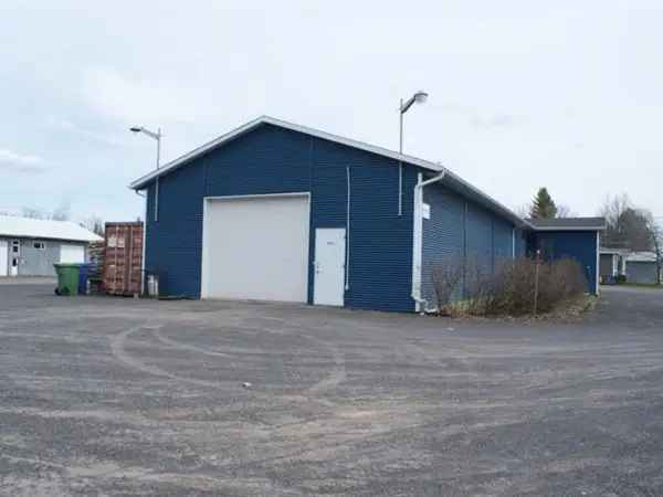 Commercial Building Office for Sale Highway 20 Chaudiere Appalaches