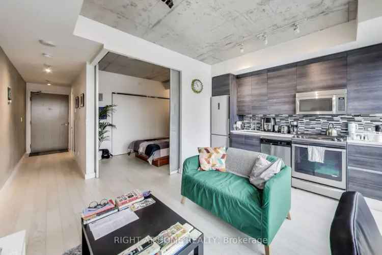 Buy Apartment in King West with Modern Features and Amenities