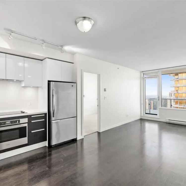 Modern 2 Bed 2 Bath Condo in Burnaby Metrotown