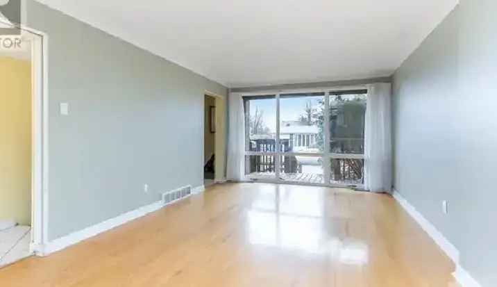 5 Bedroom Townhouse Rental Near Carleton University and Algonquin College