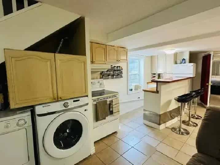 2 Bedroom Basement Apartment Near Carleton and Algonquin College