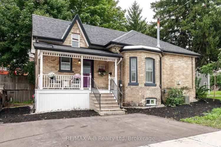 Buy Cottage in Ontario with Modern Amenities and Historic Charm