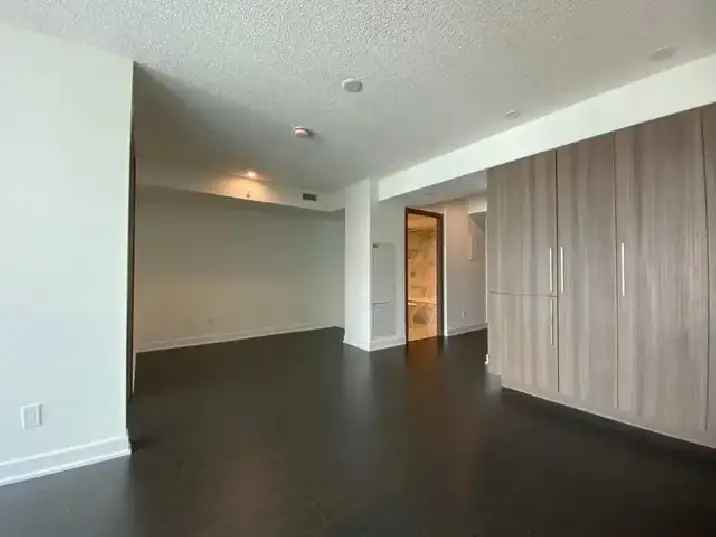 Sublease -1 bed plus 1 den plus parking and  1 bath Condo