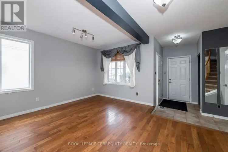Barrhaven Semi-Detached Home - 3 Beds, Gourmet Kitchen, Updated Bath