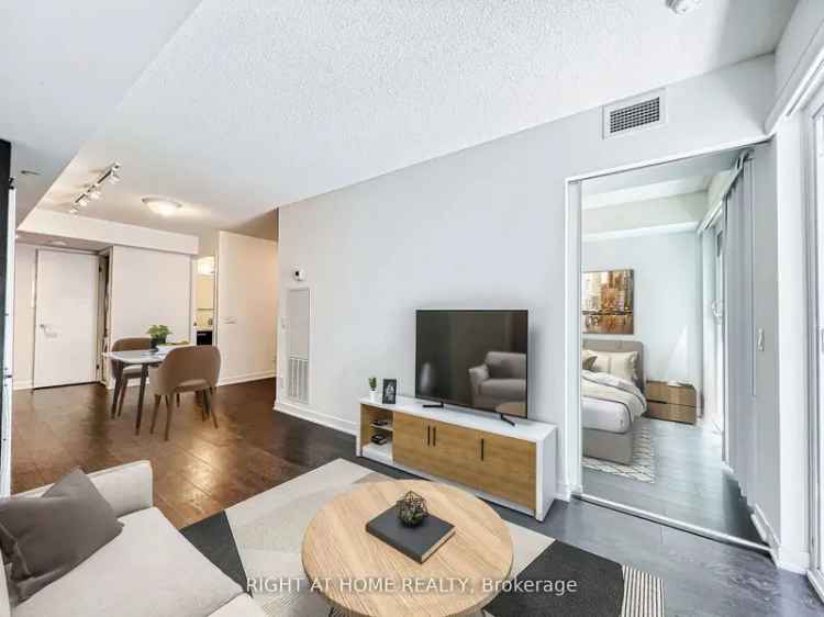 1+Den Condo in Entertainment District - Ensuite Laundry - Water Gas Included