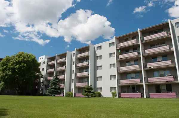 Rent Apartment in Winnipeg with Amenities Near Shopping and Hospital