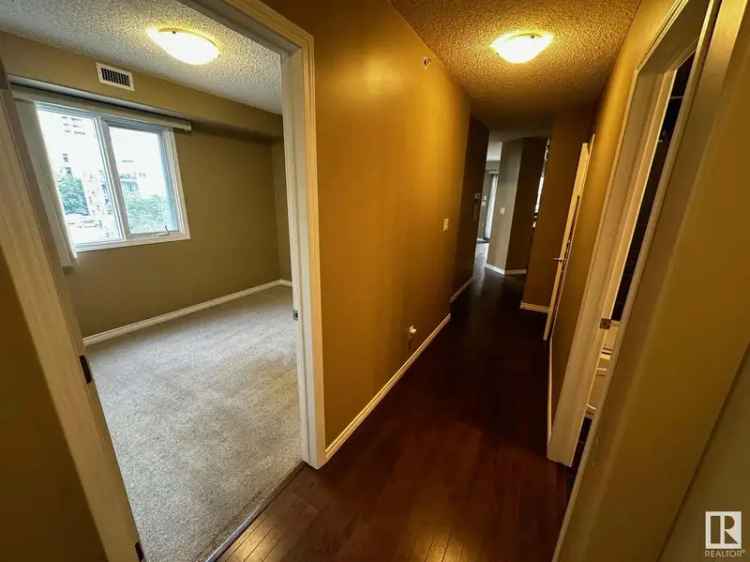 Fantastic 1 Bed + Den Condo in River Vista Downtown