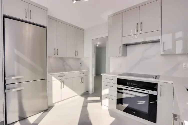 Luxury Central Lonsdale Penthouse Condo with Panoramic Views
