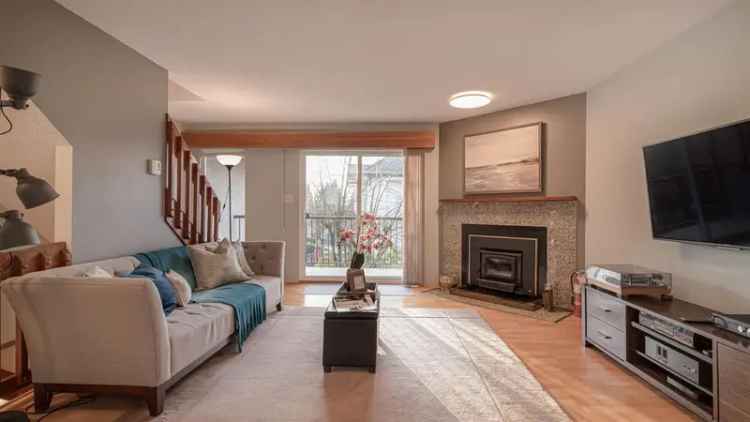 Townhouse For Sale in North Vancouver, British Columbia