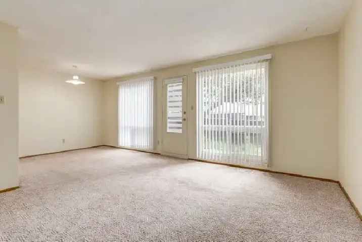 South Ridge Townhomes: 3-Bedroom Suites with In-Suite Laundry