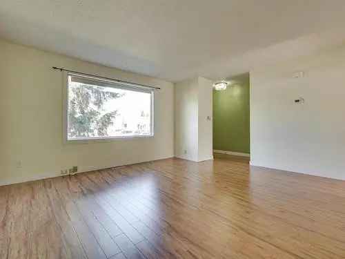 Townhouse For Sale in Pleasantview Edmonton