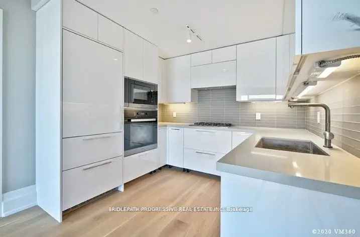 Leaside Manors Luxury Suite: Stunning Upgraded Home