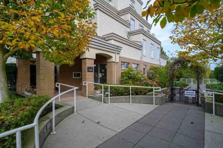 A $888,000.00 Apartment/Condo with 2 bedrooms in Beach Grove, Tsawwassen