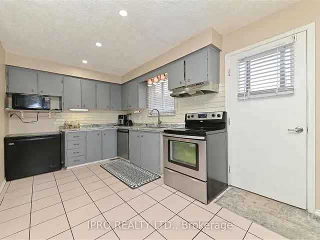 House For Sale in Hamilton, Ontario