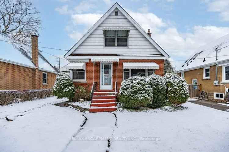 House For Sale in Hamilton, Ontario