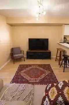 Spacious 1 bdrm apt on Front and Yonge - $2399 ALL INCLUSIVE