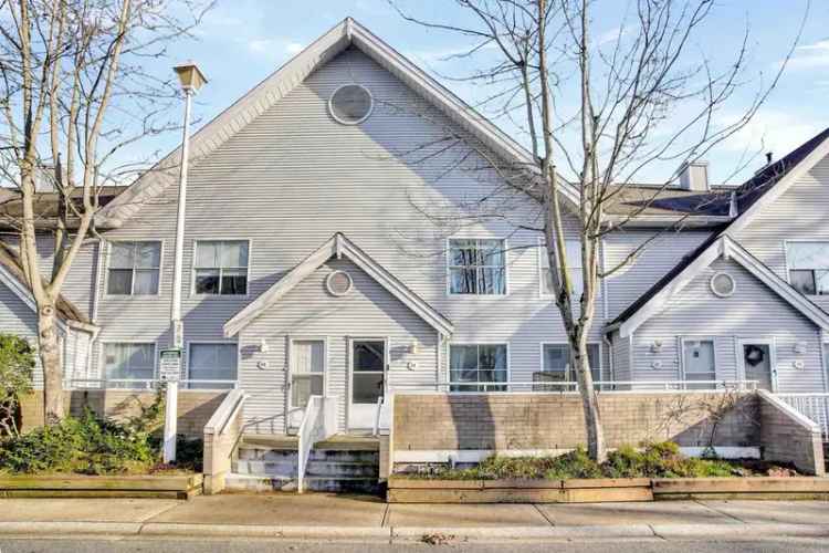 Townhouse For Sale in Surrey, British Columbia