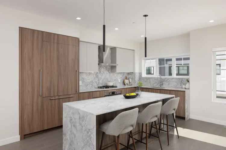 1906 SF 4 Bed 35 Bath Townhouse in Pitt Meadows Nature s Walk