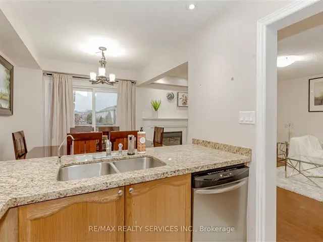 Oakville Bronte Creek Townhome - 3 Bed 3 Bath Freehold