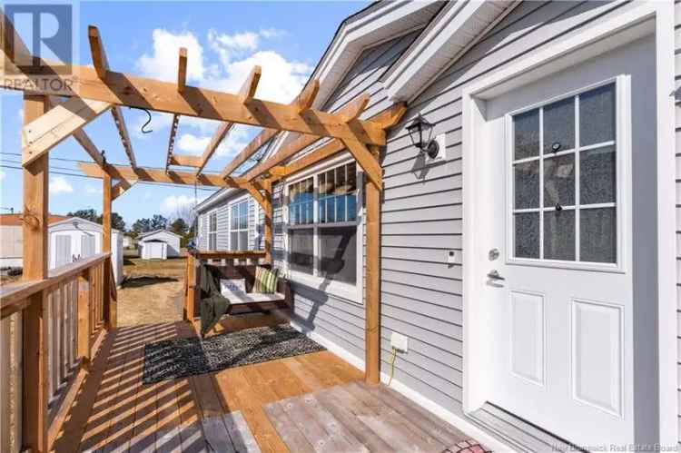 3 Bedroom 2 Bathroom Home in Riverview  Modern Open Concept Kitchen