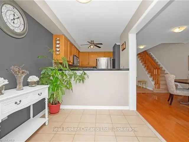 Townhouse For Sale in Oakville, Ontario