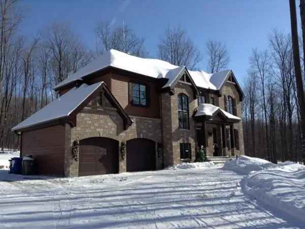 One and a Half Storey House for Sale in Rigaud Mountain