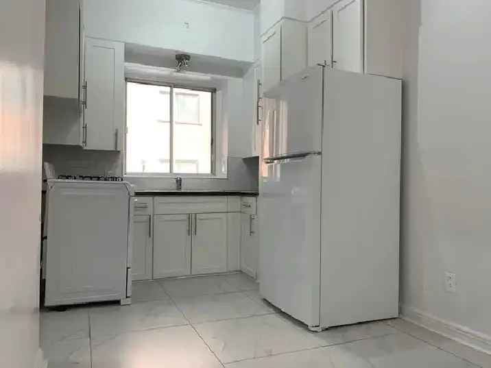 Rent Studio Apartment in Downtown Montreal with Modern Amenities