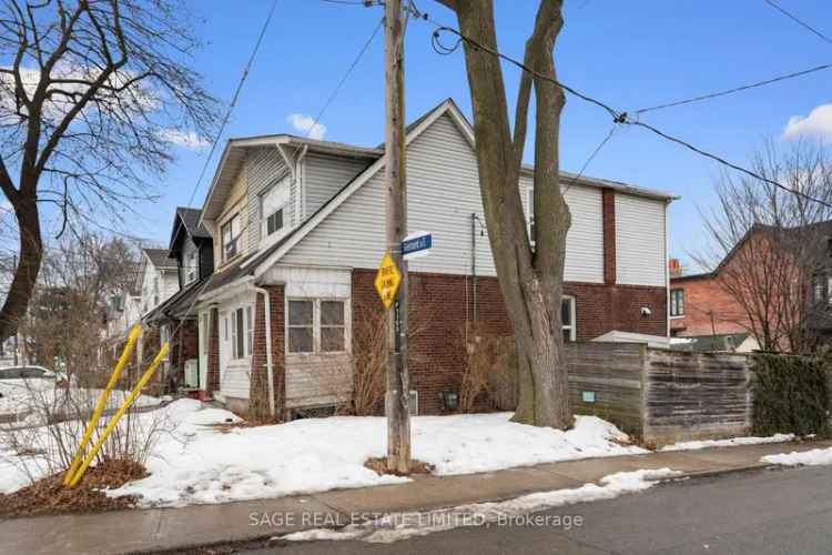 House For Sale in 1149, Gerrard Street East, Toronto, Ontario