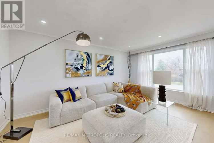 Brick Bungalow Home 7 Bedrooms 4 Washrooms Near Transit