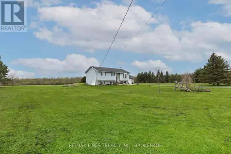 Sunshine-Filled Bungalow near Sydenham Village