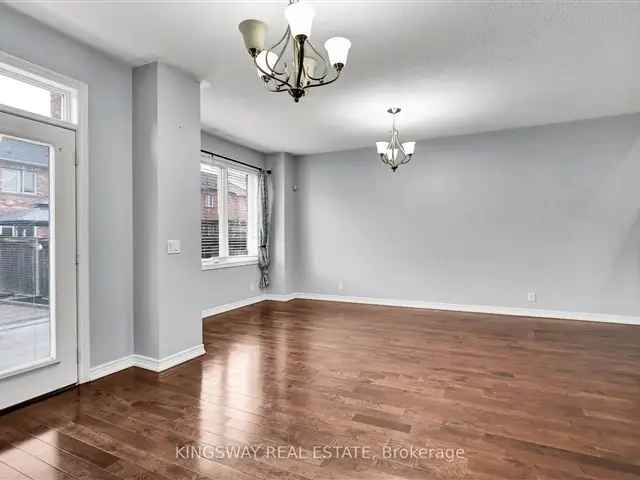 Move In Ready 3 Bedroom Townhome Newmarket