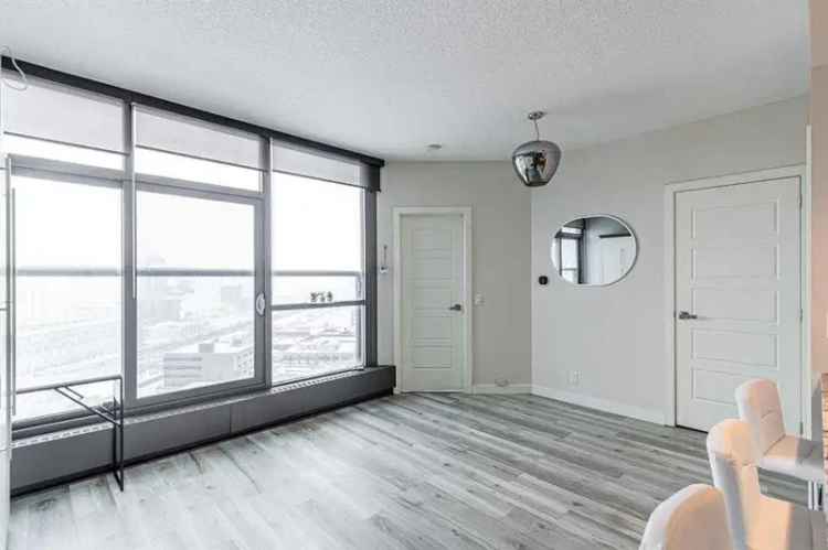 Downtown Calgary Condo with Panoramic City Views