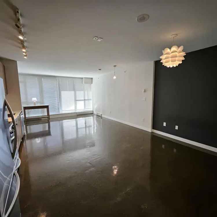 625 sq ft 1-Bedroom Loft Apartment with City Views and Parking