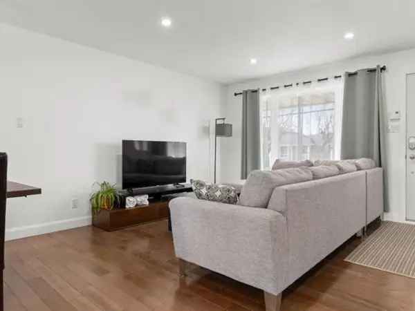 Renovated Bungalow 4 Bedrooms 2 Baths Family Home