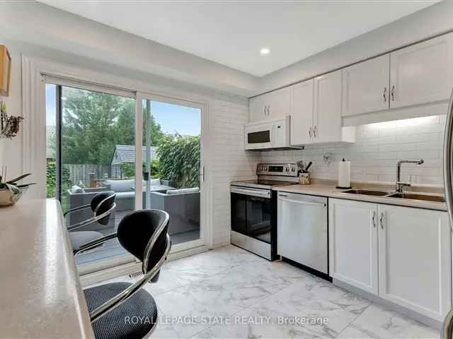 Ancaster End Unit Freehold Townhome Updated Kitchen Hardwood Floors