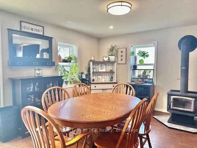 Country Home on 26 Acres Near Cargill